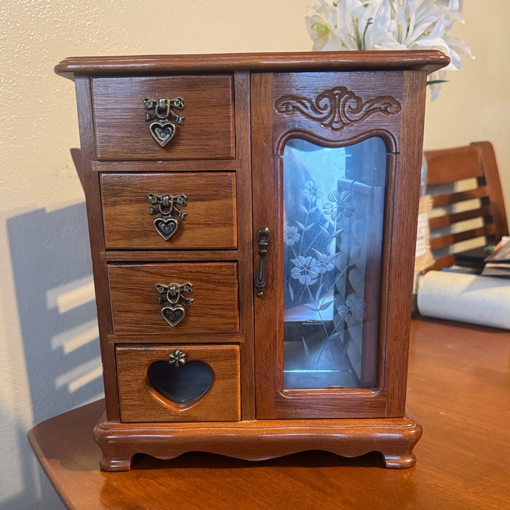 Elegant Vintage Musical Wooden Jewelry Organizer with Heart Accents